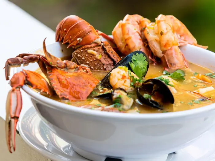 Mariscada con langosta, cangrejo, camarones y mejillones