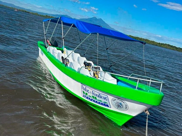 Lancha de Rutas Acuáticas Molina lista para el tour por el estero de Jaltepeque